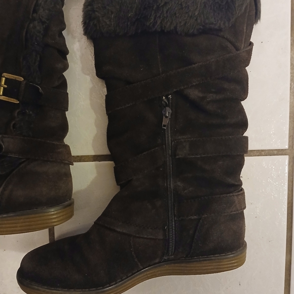 Boots - Picture 3 of 4